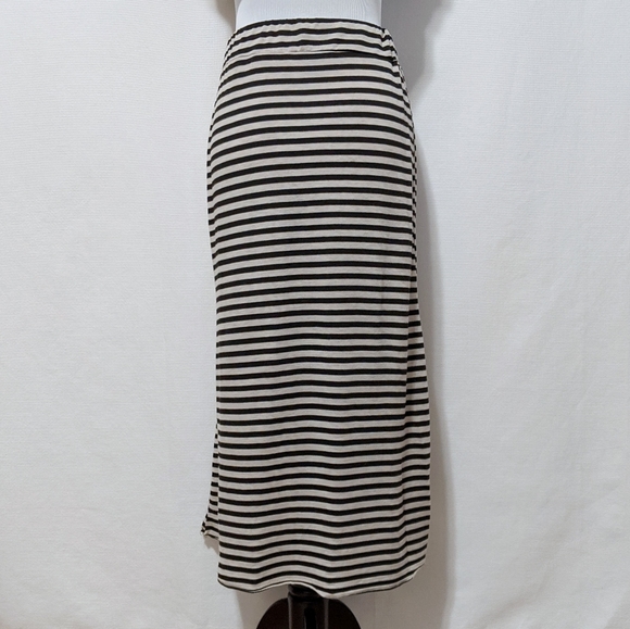 julie's closet Striped Tulip Hem Women's Skirt | L - Picture 2 of 3